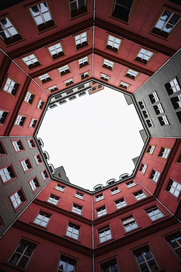 https://www.sigma-global.com/en/lenses/c022_16_28_28/gallery.html