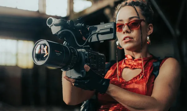 https://store.sirui.com/products/venus-150mm-t2-9-1-6x-full-frame-anamorphic-lens