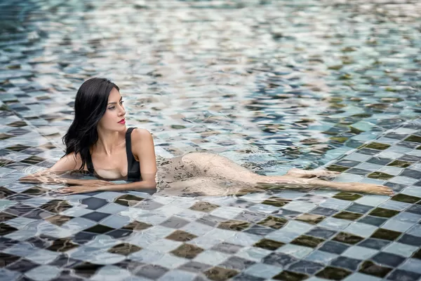 https://www.flickr.com/photos/khunk/33825863978/in/pool-sel85f14gm/