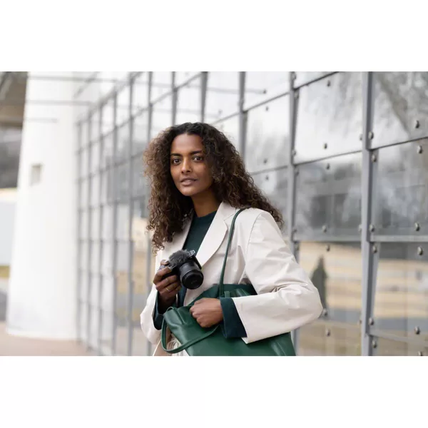 https://www.sony.com/en-iq/electronics/camera-lenses/sel11f18