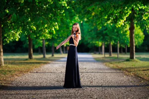 https://www.flickr.com/photos/186394650@N08/52263213104/in/pool-canon_rf_85mm_f12/